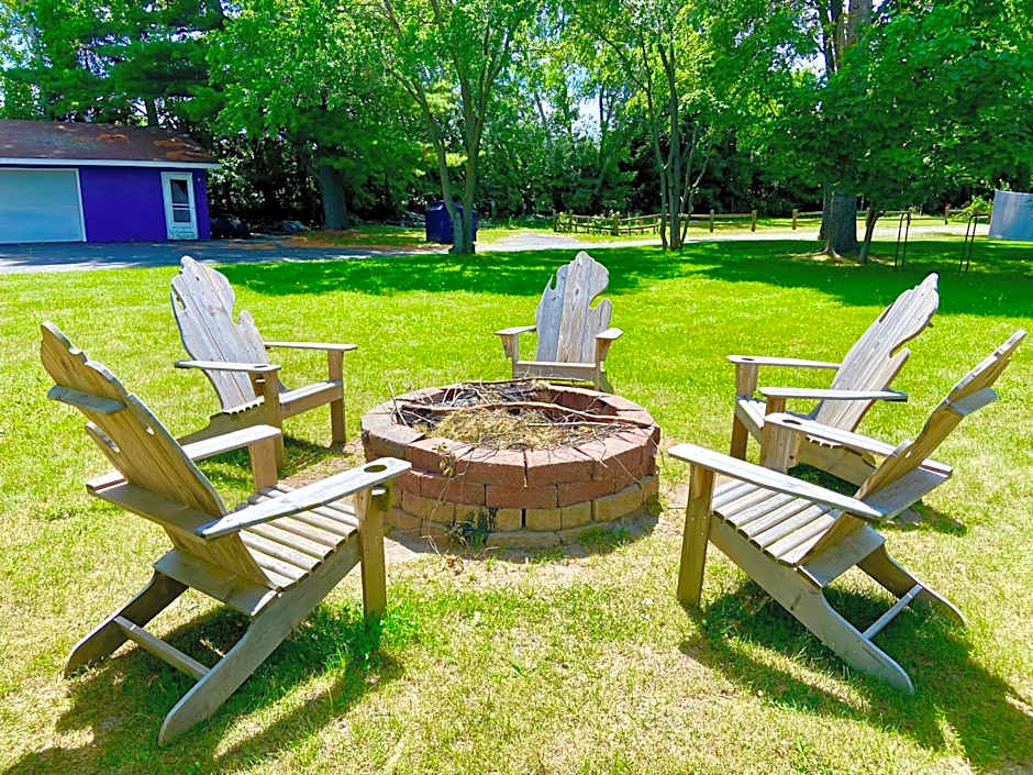 Elk Rapids Lakeshore Inn