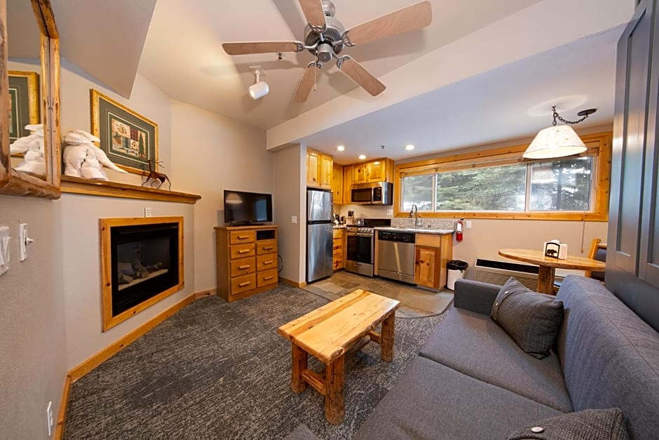 Red Wolf Lakeside Lodge