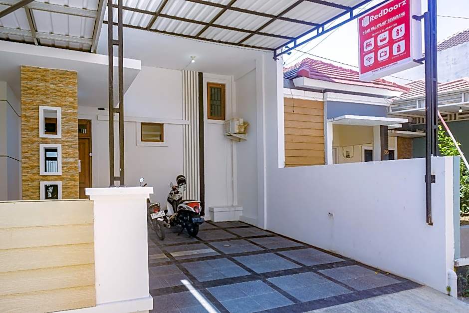 RedDoorz near Majapahit Semarang