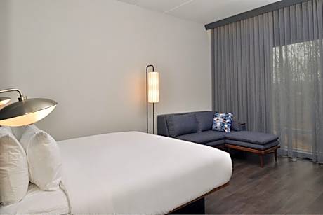 King Room with Sofa Bed and Adapted Tub - Mobility Accessible