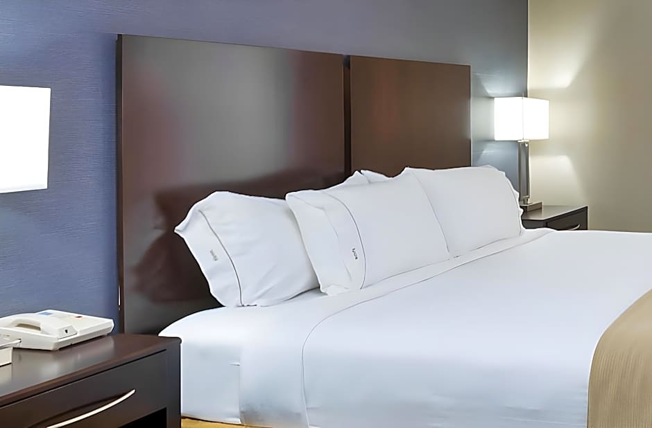 Holiday Inn Express & Suites Burlington - Mount Holly By IHG