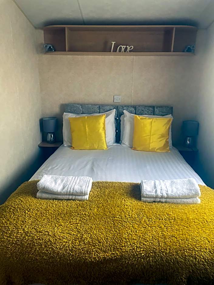 Calypso Hot Tub Breaks Tattershall Lakes Pet Friendly