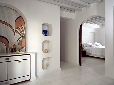 Junior Suite with Courtyard View