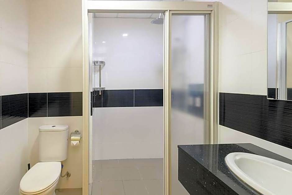 2R2B Seaview Serenity 1 to 8pax Gurney Mansion One