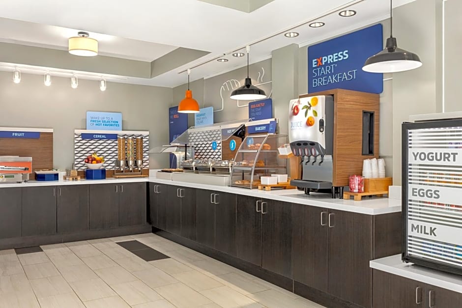 Holiday Inn Express & Suites Philadelphia - Mt. Laurel By IHG