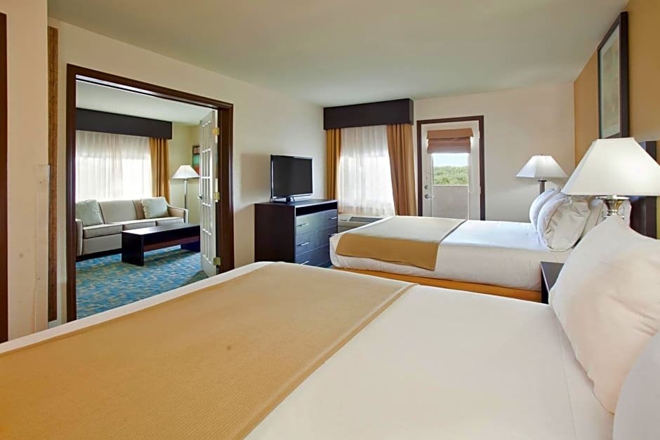 Holiday Inn Express Hotel & Suites Branson 76 Central, an IHG Hotel