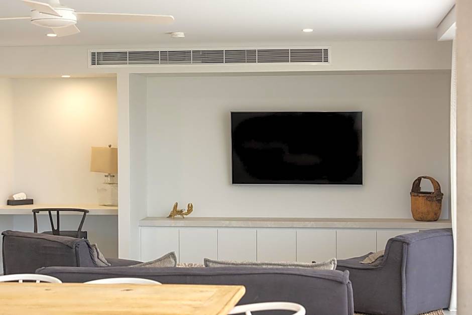 Astina Suites, Forster