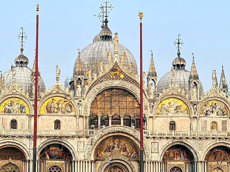 Friendly Venice Suites