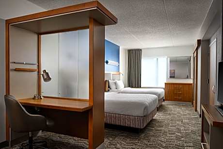 Queen Studio with Sofa Bed and Adapted Tub - Mobility and Hearing Accessible