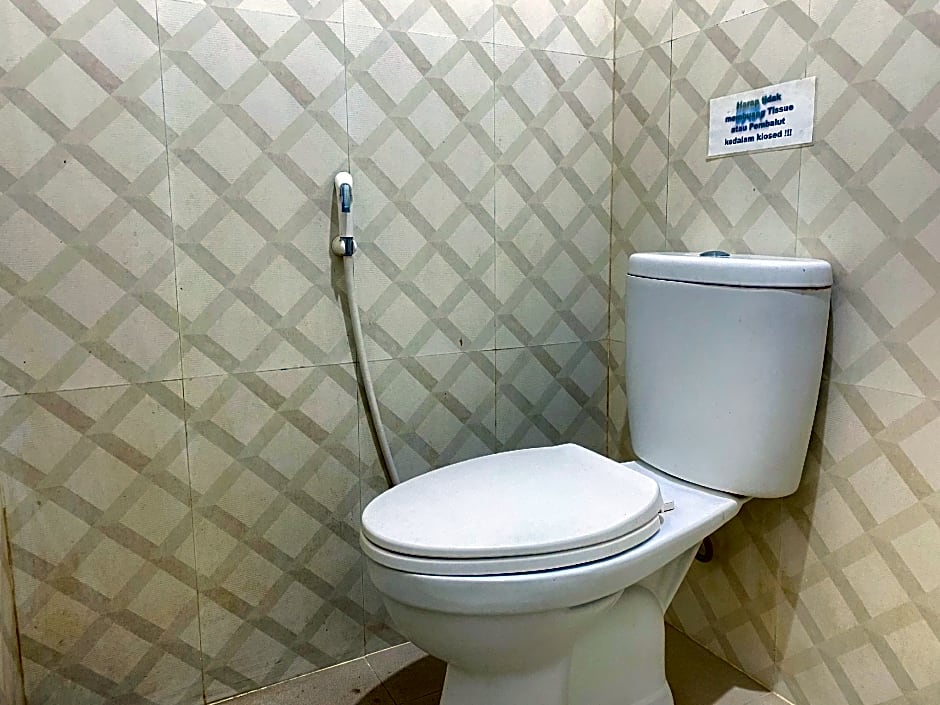 RedDoorz @ Homestay Madu Makassar