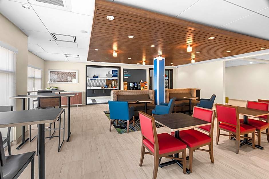 Holiday Inn Express And Suites Suisun City Napa Valley Area By IHG