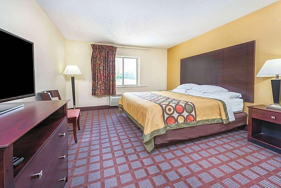 Super 8 by Wyndham Bloomington University Area