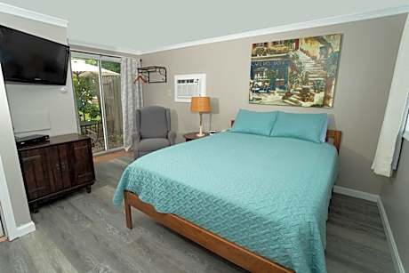 Queen Room with Garden View - Pet-Friendly