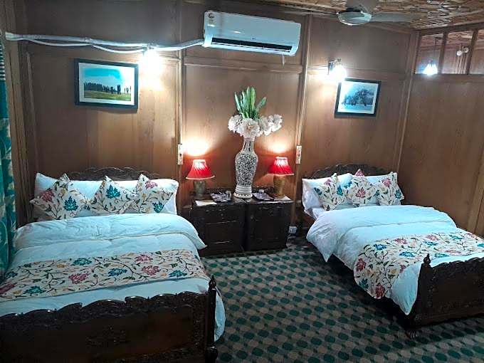 Swan Group of Houseboats, Golden Dal Lake