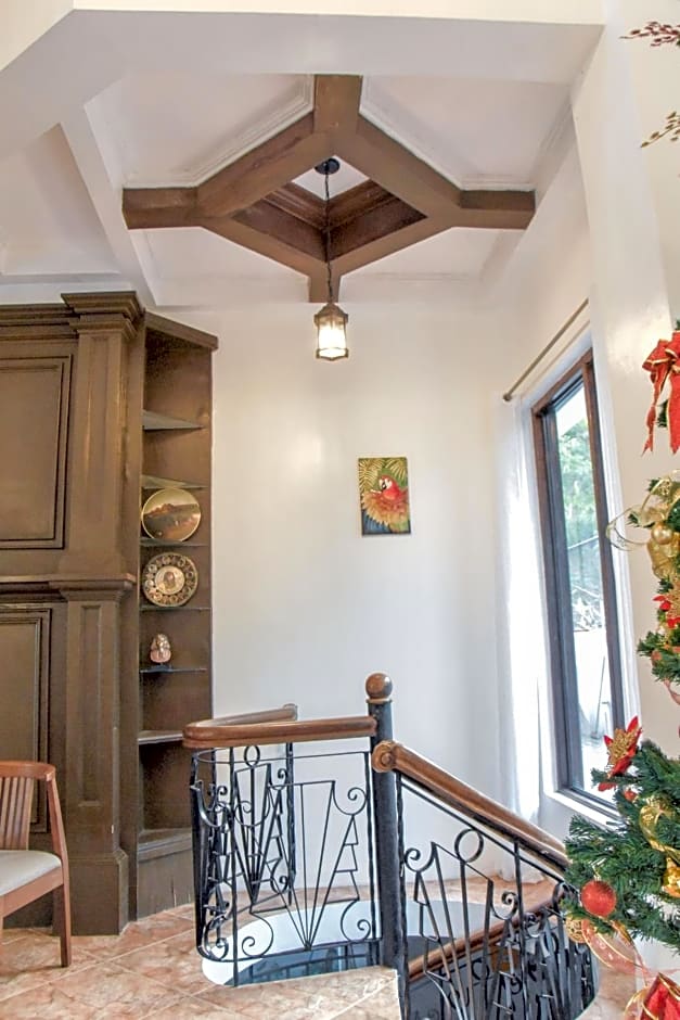 El Castillo Bed and Breakfast