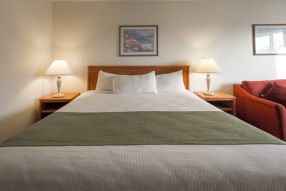 Paradise Inn & Suites at Lincoln City
