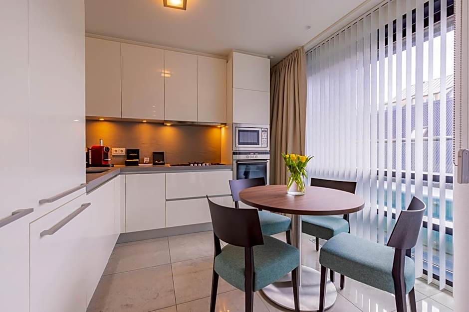 Black Pearl Apartment Hotel