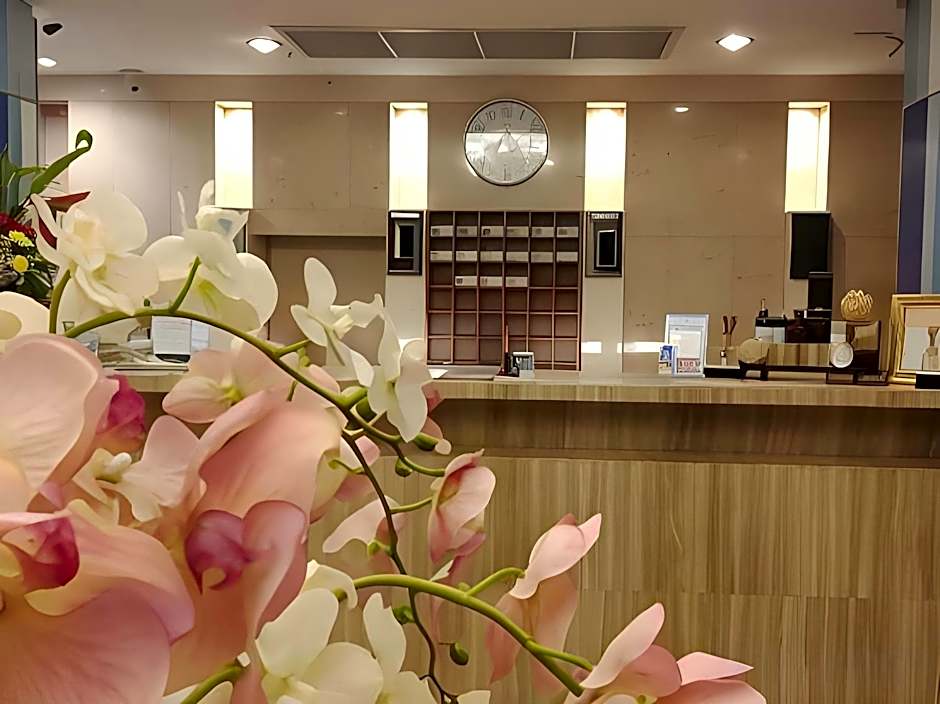 Chaisaeng Palace Hotel