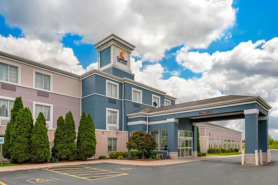 Comfort Inn & Suites Sheboygan I-43