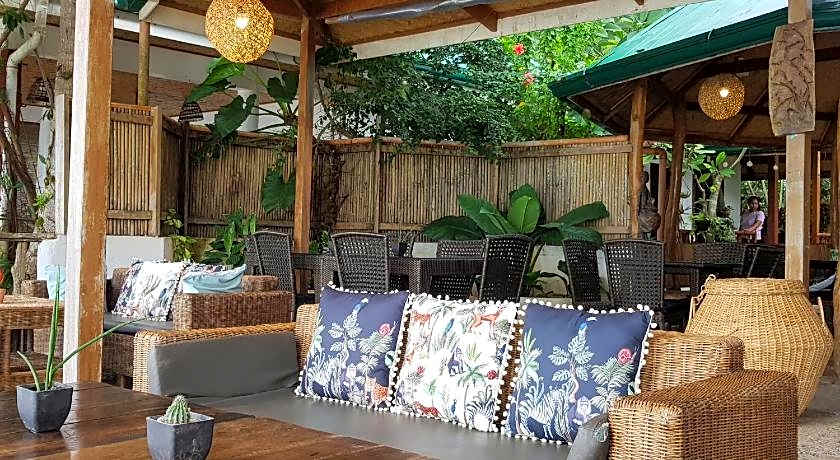 Golden Monkey Beach Hotel