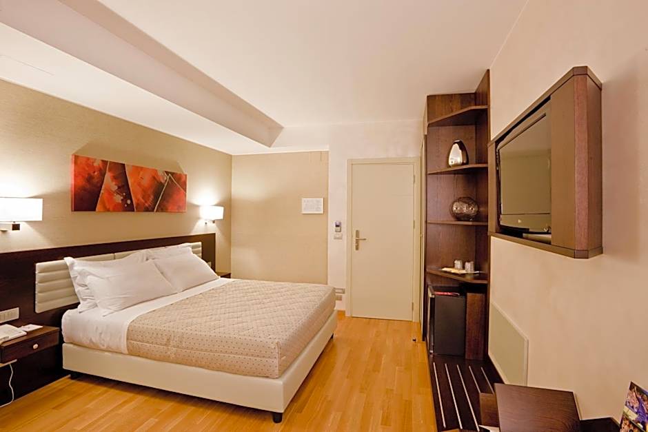 Breaking Business Hotel