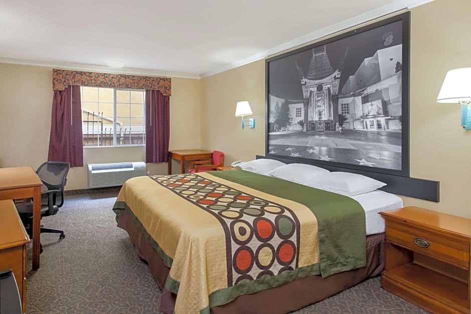 Super 8 by Wyndham Los Angeles Downtown