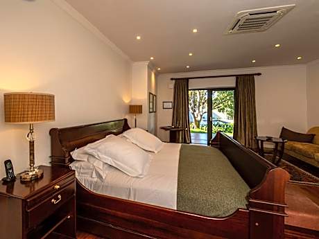 Luxury King Room with Garden View