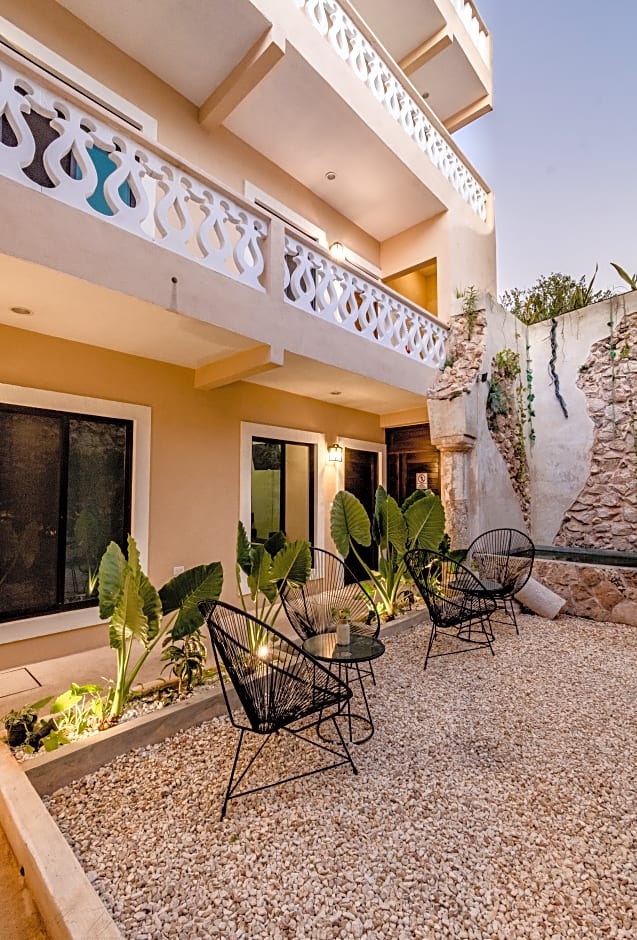 Hotel Colonial Zaci by GuruHotel