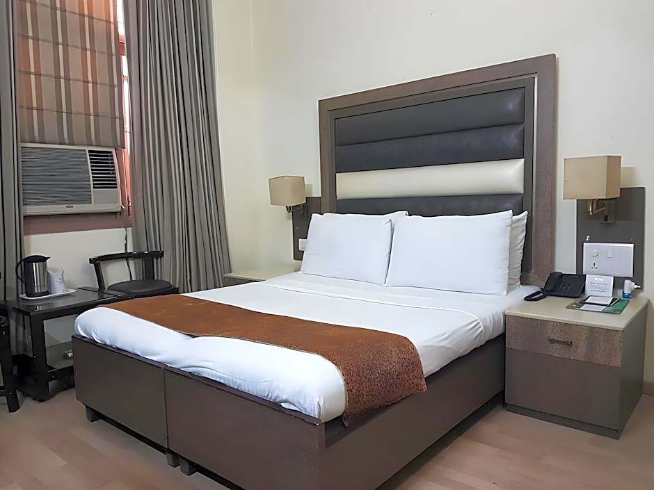 The Suncourt Hotel Yatri