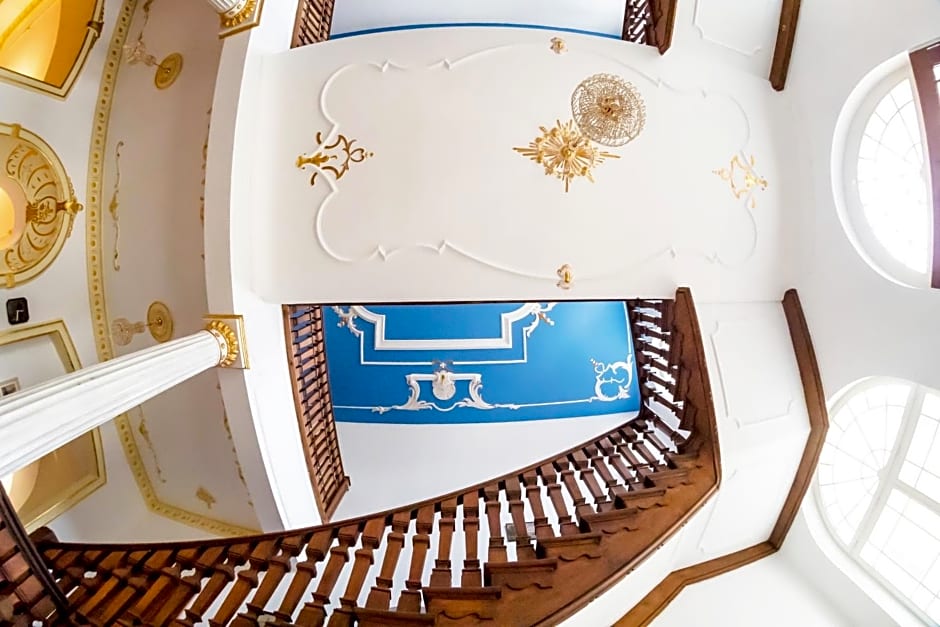 Pałac Bogaczów - noclegi - restauracja - przyjęcia