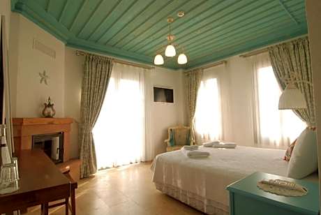 Deluxe Double Room with Sea View and Fireplace