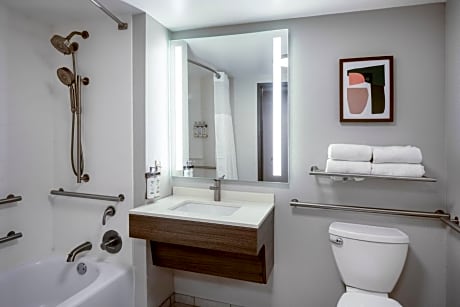 Standard Queen Room with Two Queen Beds - Communications Accessible
