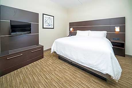 1 King Bed Suite Jetted Tub