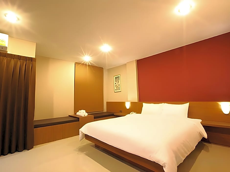 The Plubpla Serviced Apartment