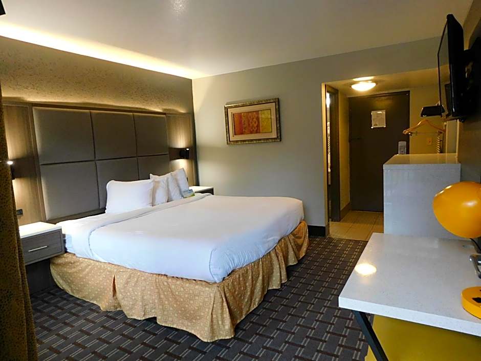 Days Inn & Suites by Wyndham Downtown Gatlinburg Parkway