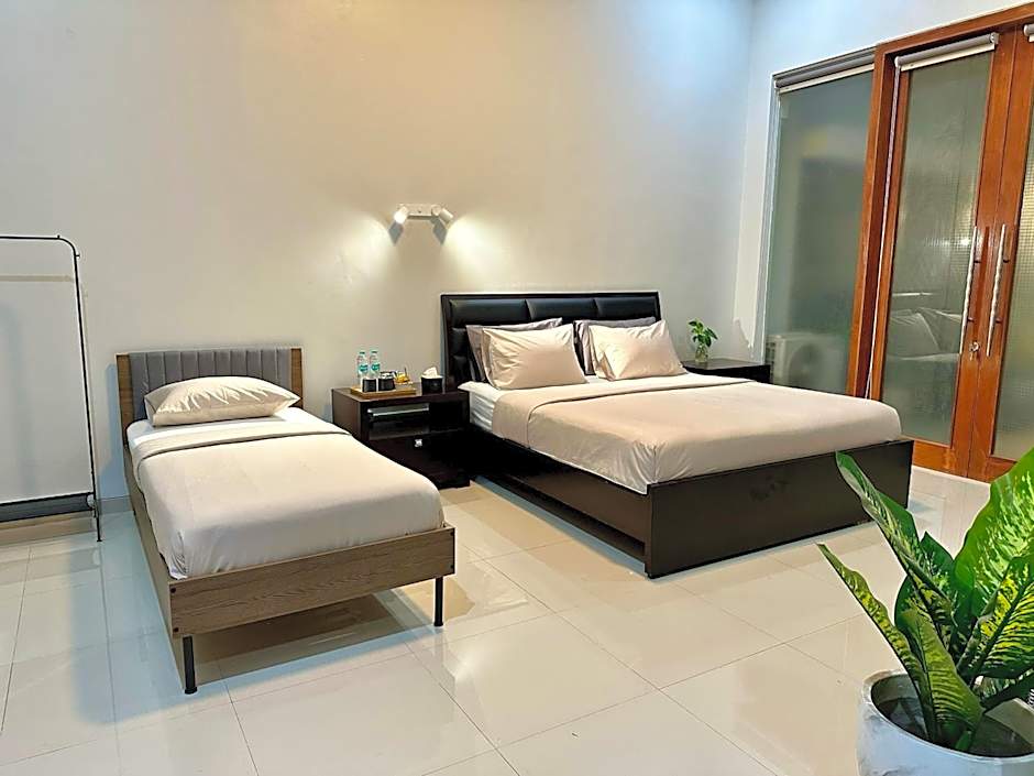 Cendhani Raras Gallery