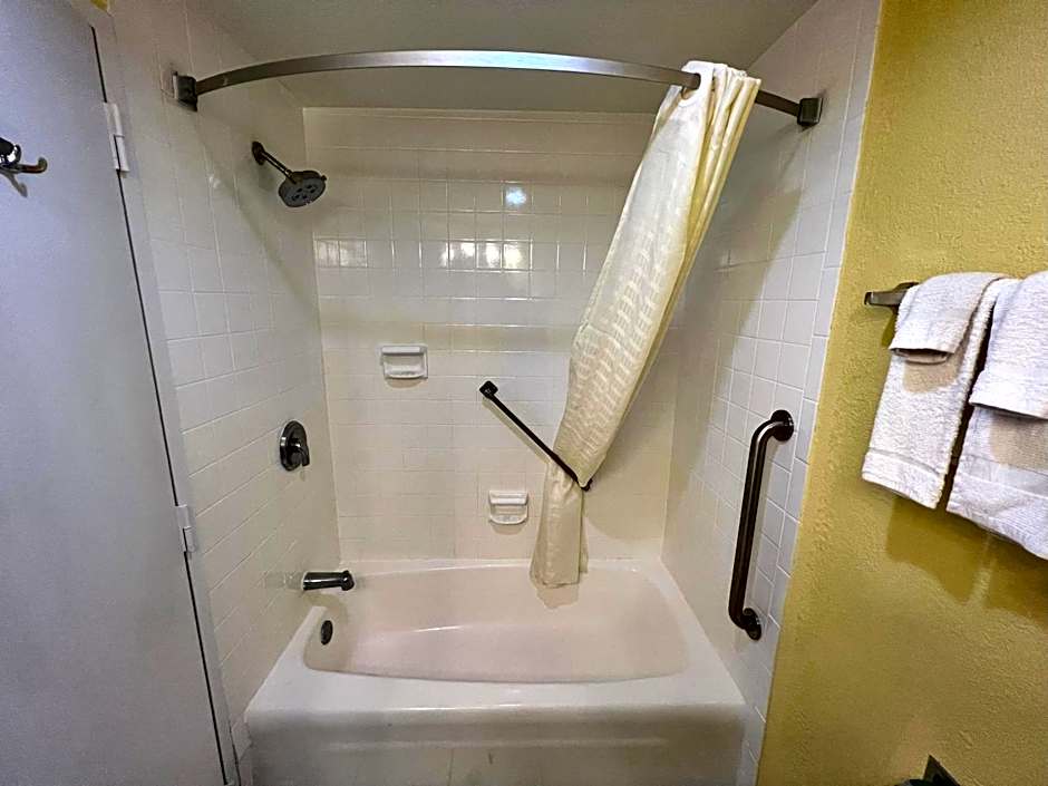 Countryside Suites Kansas City Independence I-70 East Sports Complex Hotel