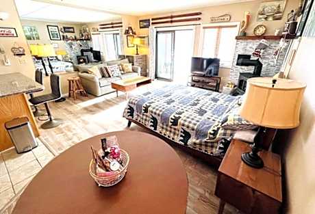 Attitash Mountain Village Studio - Slope View - Ski - Storyland