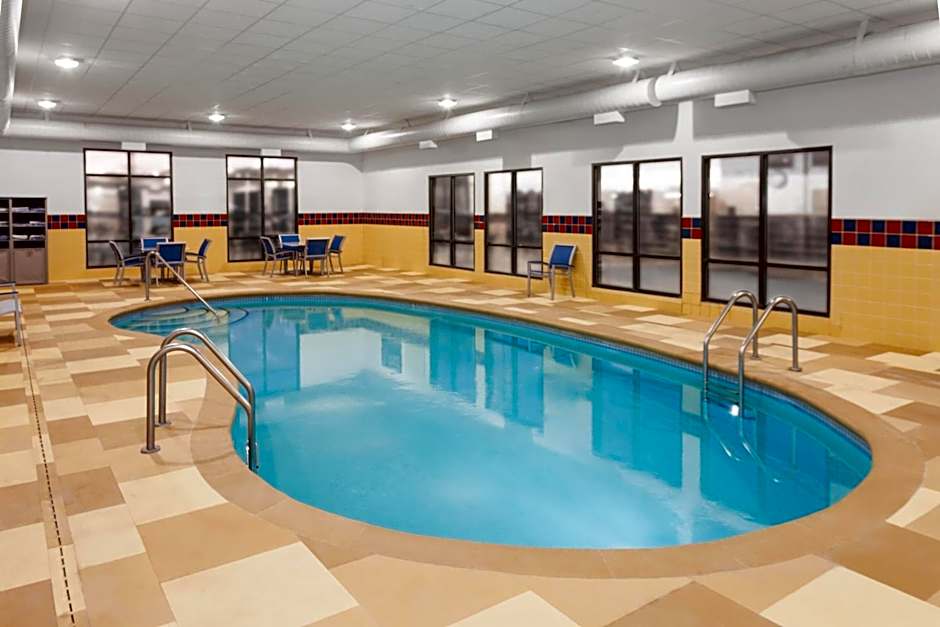 Hampton Inn & Suites Alexandria