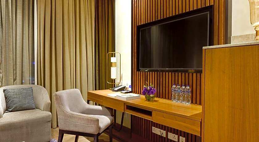 Vivanta Kolkata, EM Bypass (A Taj InnerCircle Hotel)