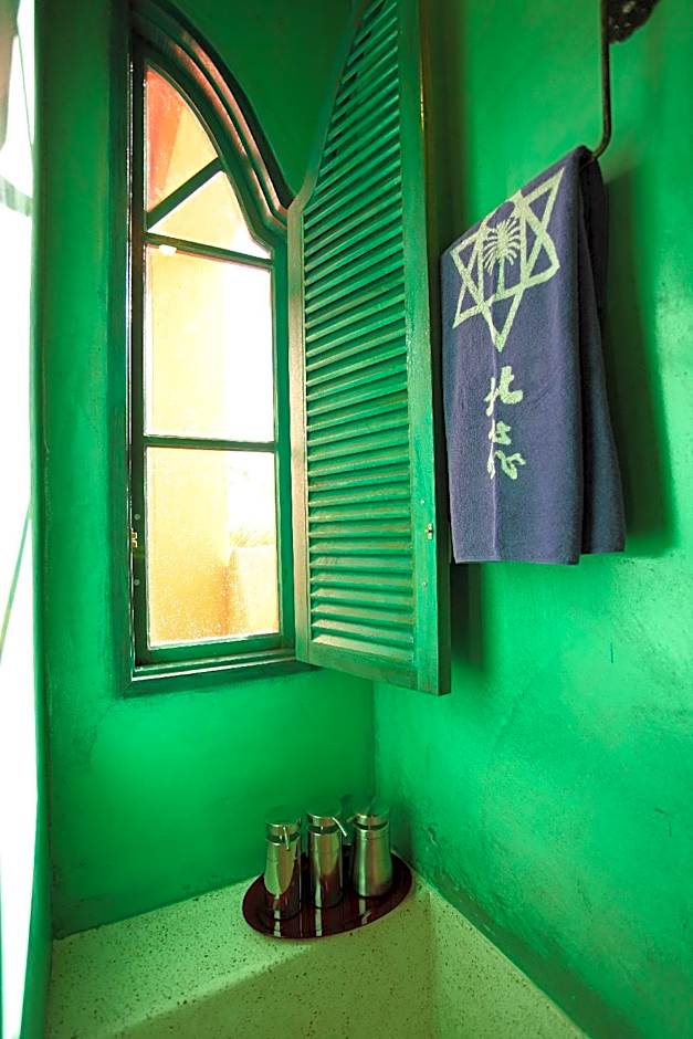 A Fei Surf Inn III