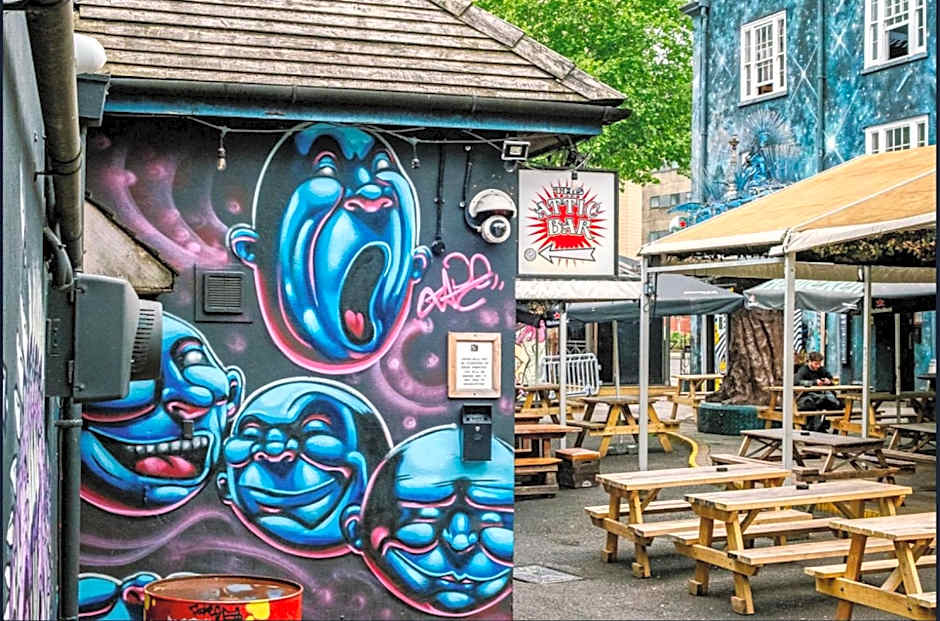 The Full Moon Backpackers