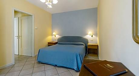 Apartment with Pool View