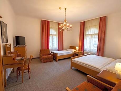 Deluxe Family Room