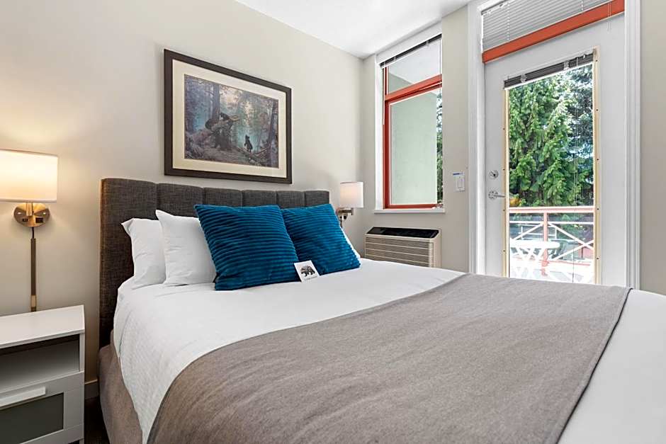 Alpenglow Lodge Bear Wonder One Bedroom by MVA