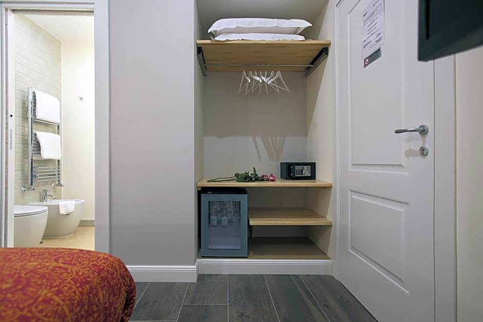Trevi Contemporary Suite