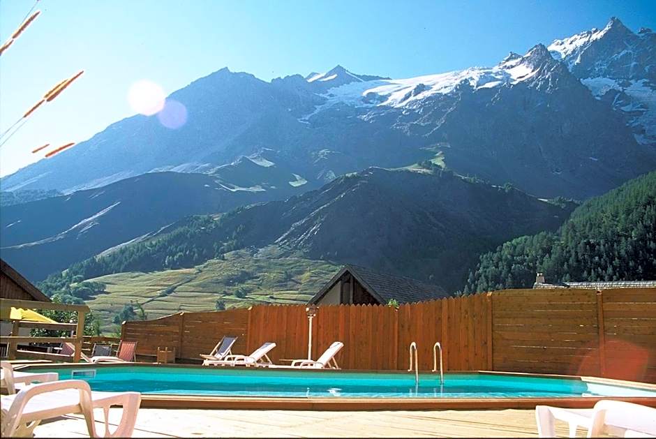 Chez Philippe - Appartements et Chalets - Panoramic Village vue Glaciers