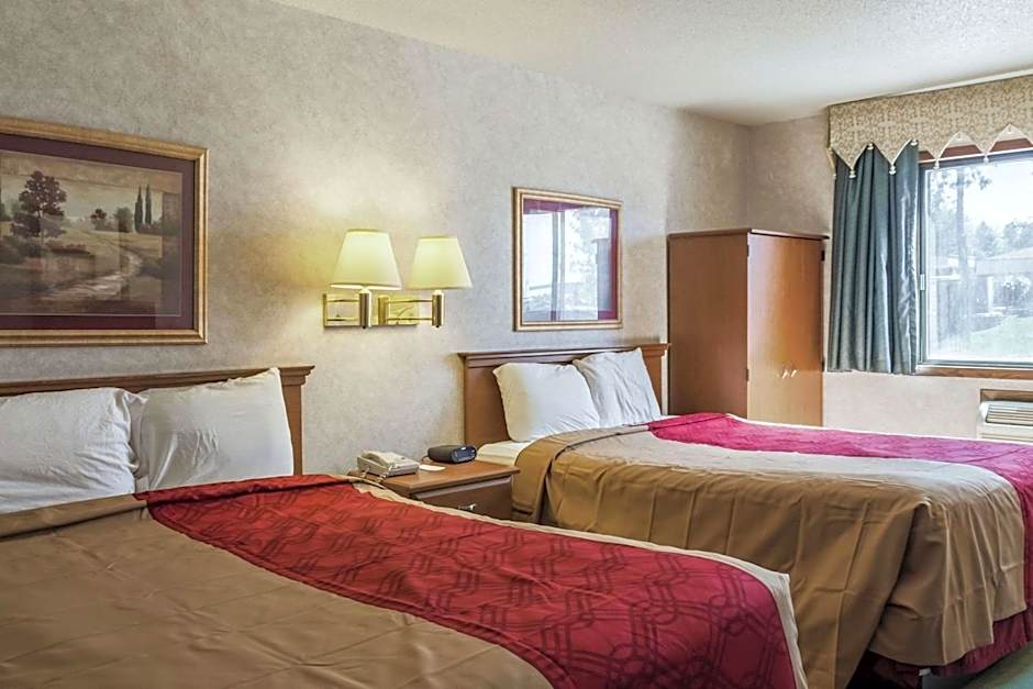 Econo Lodge North