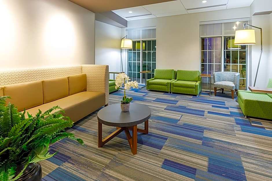 Holiday Inn Express & Suites Sturbridge By IHG