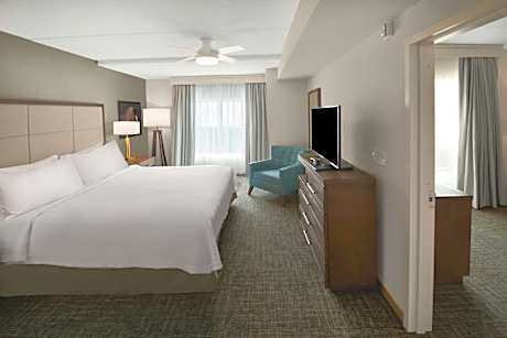 One-Bedroom King Suite with Balcony - Non-Smoking